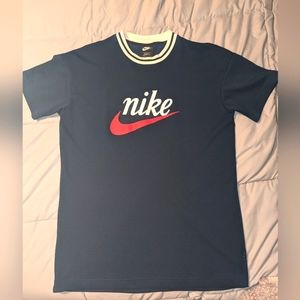 NIKE SPORTSWEAR HERITAGE MESH LOGO SHORT SLEEVE